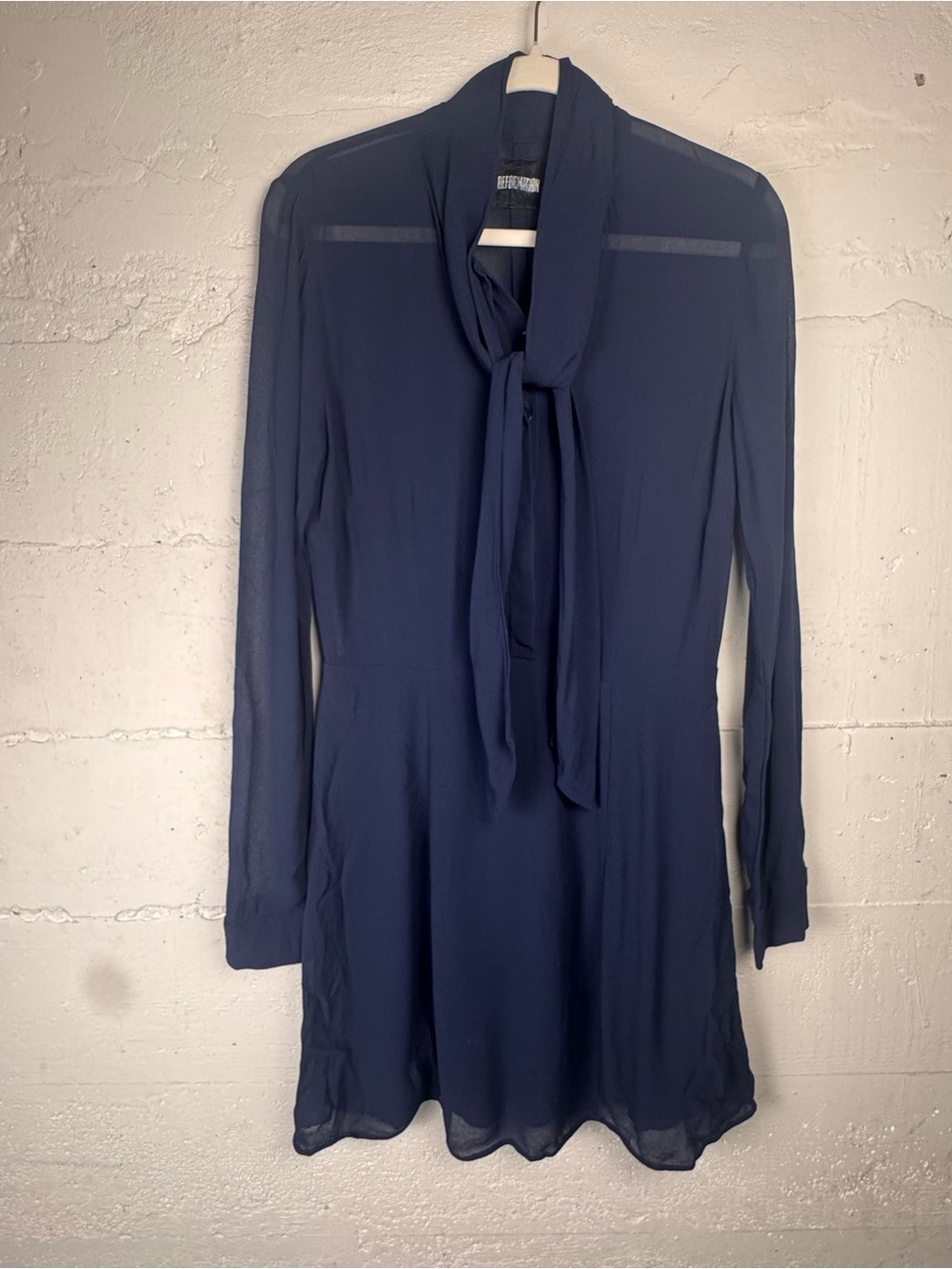 Reformation fox tie neck long sleeve Size 6 Keyhole back Business Casual Navy